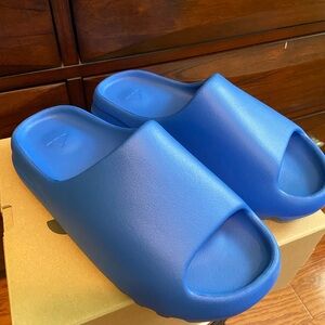 Yeezy Slide Azure